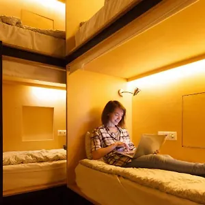بيت شباب Central Baku Hostel